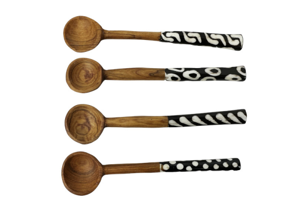 Holzlöffel aus Olivenholz mit Knochenbatikgriff